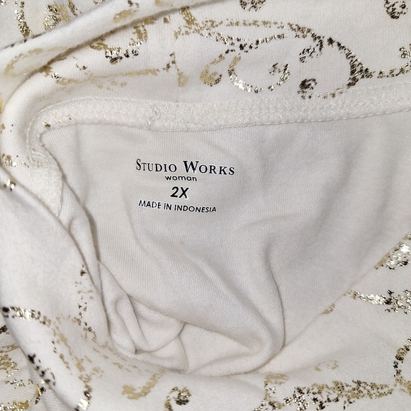 Studio works  graphic turtleneck size 2X - Picture 5 of 5